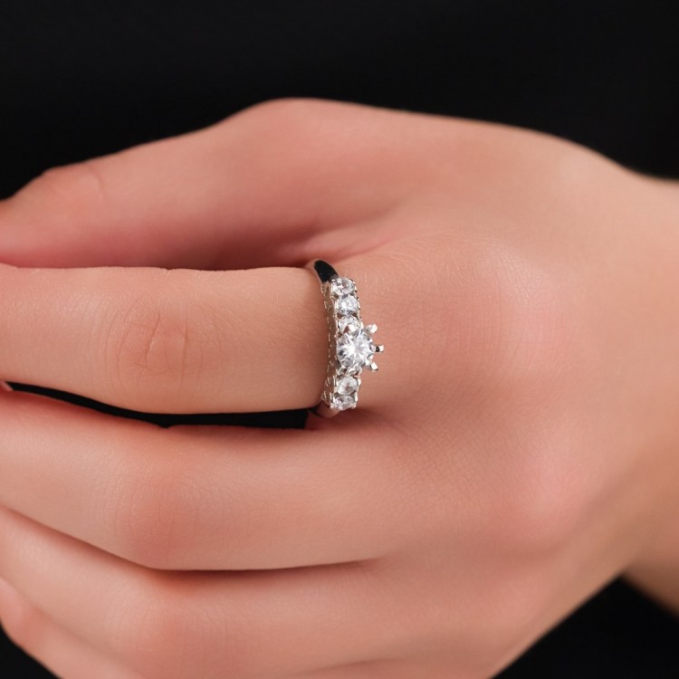 Kadınlara Özel Toptan Tek Taş Çelik Yüzük, Zirkon Taşlı Gümüş Kaplama | 18 Numara / 19 mm Kadınlara Özel Toptan Tek Taş Çelik Yüzük, Zirkon Taşlı Gümüş Kaplama | 18 Numara / 19 mm