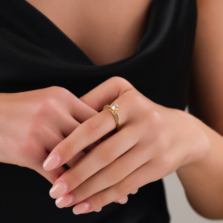 Kadın Tektaş Model Toptan Yüzük | Kararmaz Gold Renk, 8 Numara, 19 mm İç Çaplı Kadın Tektaş Model Toptan Yüzük | Kararmaz Gold Renk, 8 Numara, 19 mm İç Çaplı