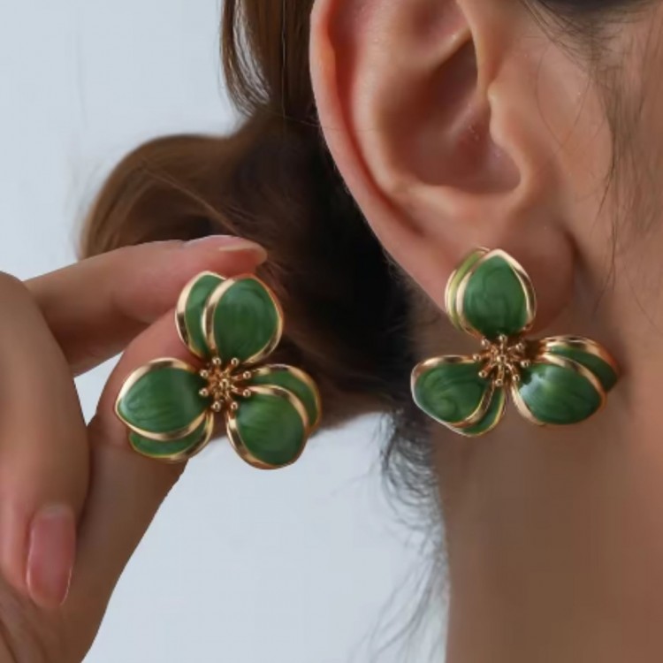 Büyük Çiçek Model Küpe, Sedefli Yeşil Renk & Gold Detaylı, Kararmaz Antialerjik Büyük Çiçek Model Küpe, Sedefli Yeşil Renk & Gold Detaylı, Kararmaz Antialerjik